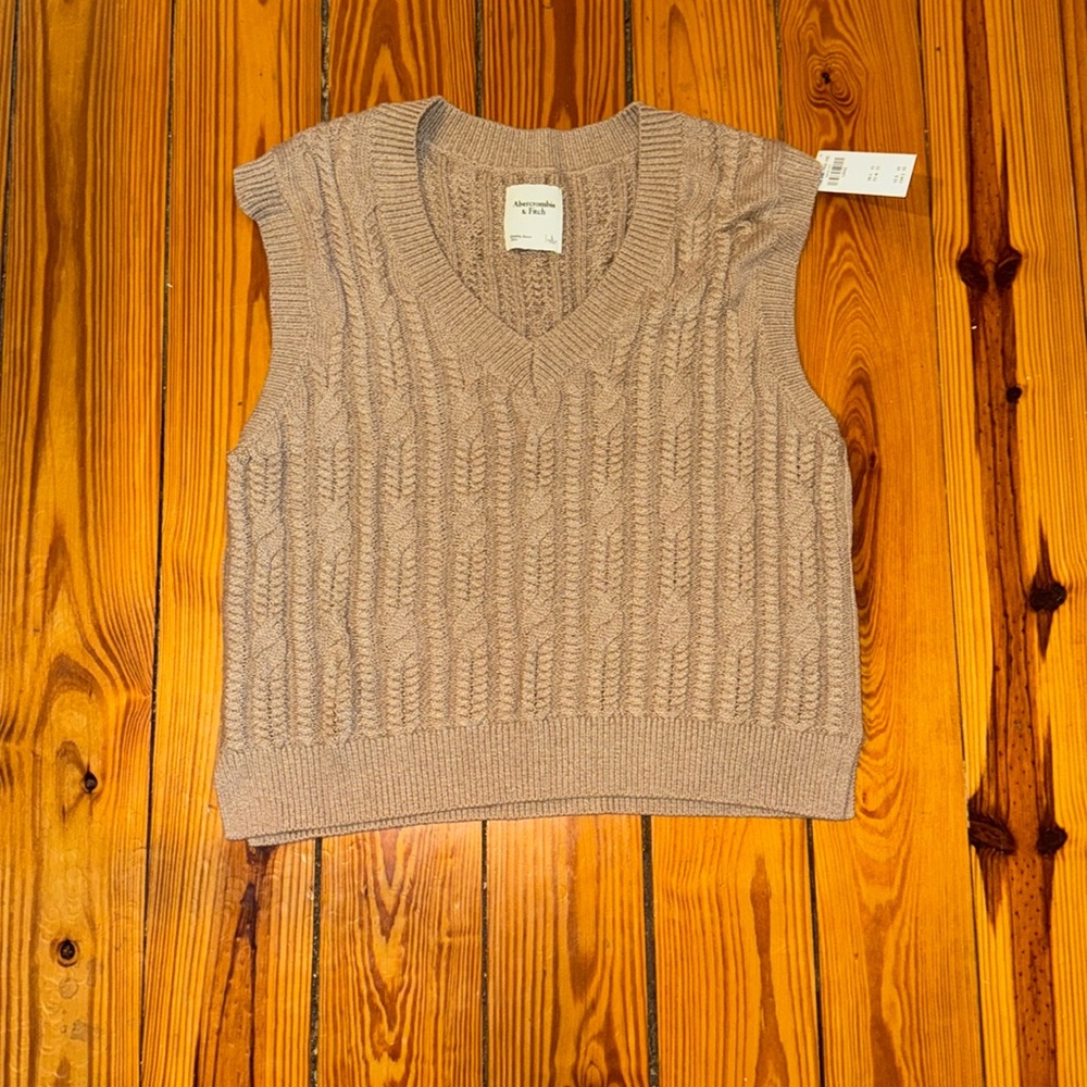 Abercrombie & Fitch Sweater Top. Size Large. New with Tags.